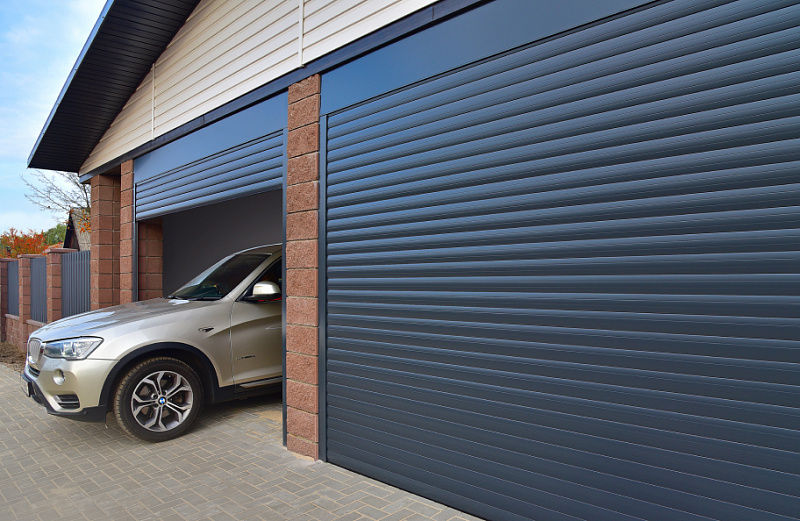 Секционные ворота Алютех для гаража